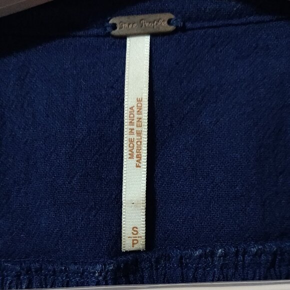 Free People Cherry Bomb Navy Blue Embroidered Boho Cropped Top SIZE SMALL - Picture 7 of 8